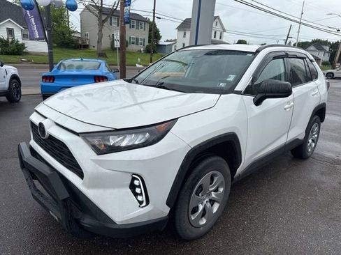 Used 2021 Toyota RAV4 LE AWD/4WD image 2