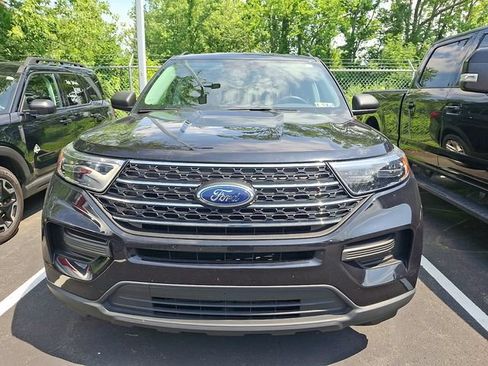 Used 2023 Ford Explorer XLT AWD/4WD image 2