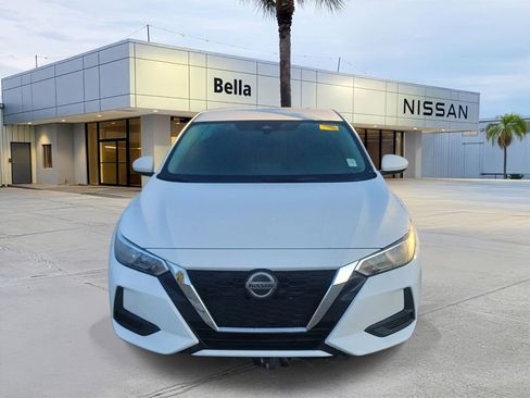 Used 2021 Nissan Sentra SV image 2