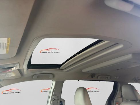 Used 2015 Toyota Sienna XLE Premium w/ Four Season Floor Mat Package FWD image 36