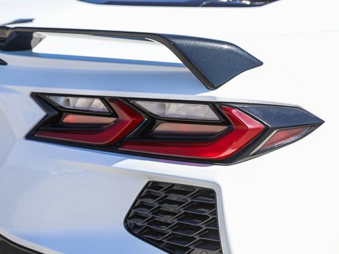 Used 2022 Chevrolet Corvette Stingray Premium Cpe w/ Z51 Performance Package RWD image 9