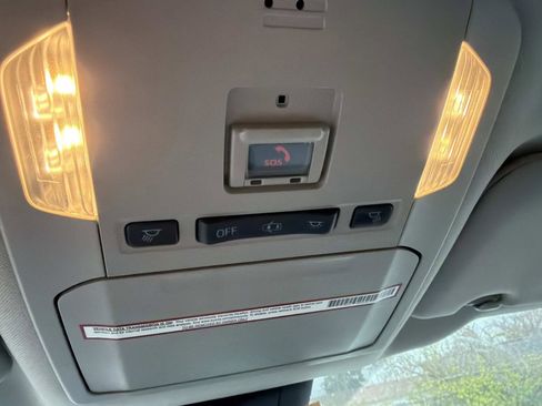 Used 2021 Toyota Highlander L image 10