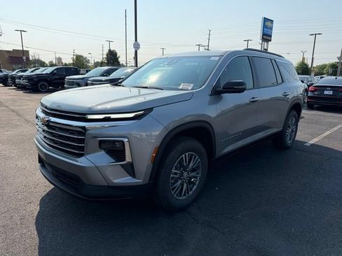 New 2026 Chevrolet Traverse LT w/ Driver Confidence Package FWD image 3