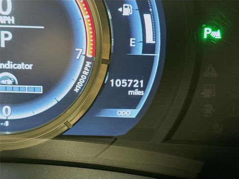 Used 2018 Lexus IS 300 F Sport w/ F Sport Package RWD image 4