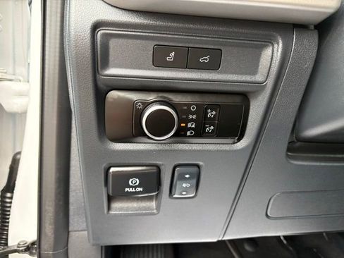 Used 2024 Ford Expedition XLT AWD/4WD image 27