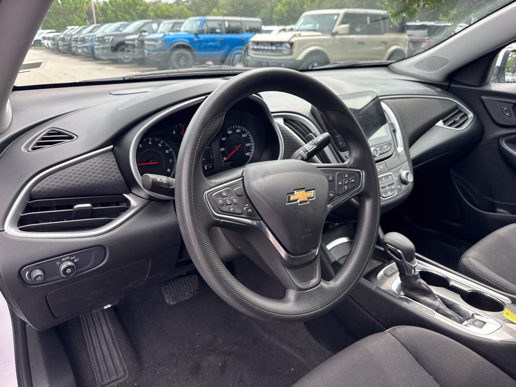 Used 2025 Chevrolet Malibu LT FWD image 9