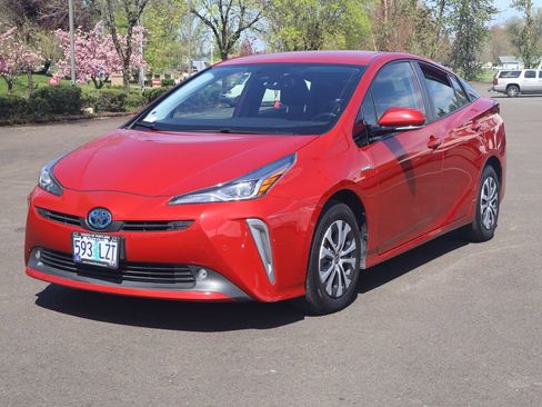 Used 2019 Toyota Prius XLE w/ Advanced Technology Package image 1