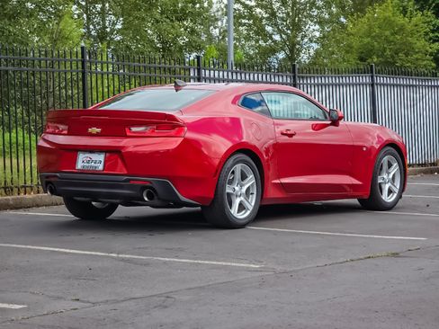 Used 2018 Chevrolet Camaro LT RWD image 3