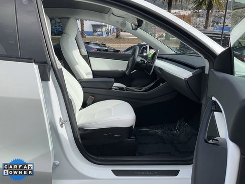 Used 2021 Tesla Model Y Long Range image 63