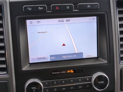 Used 2020 Ford Expedition XLT w/ Equipment Group 202A AWD/4WD image 18