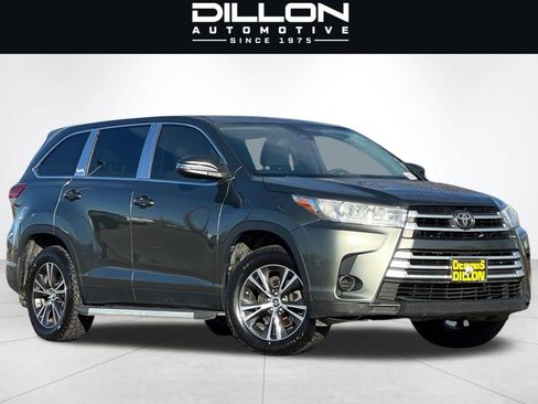 Used 2019 Toyota Highlander LE AWD/4WD image 1