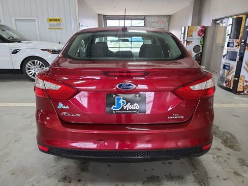 Used 2013 Ford Focus SE w/ SE Winter Pkg image 6
