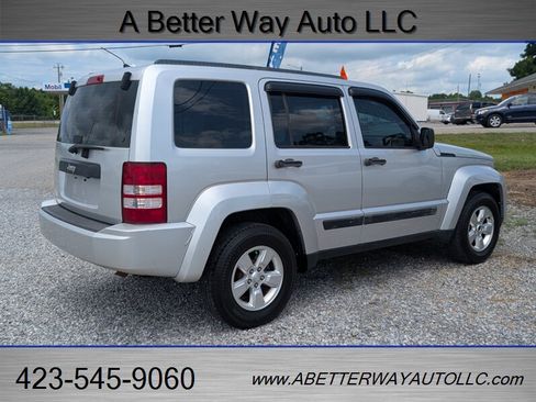 Used 2012 Jeep Liberty Sport RWD image 8