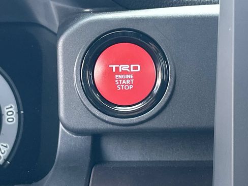 Used 2025 Toyota Tacoma TRD Sport AWD/4WD image 17