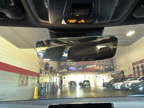 Used 2025 Toyota Corolla SE FWD image 16