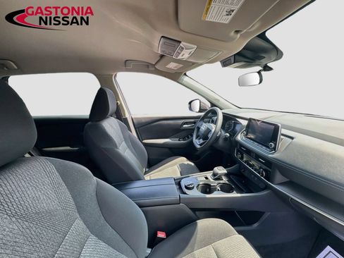 Used 2025 Nissan Rogue SV AWD/4WD image 36