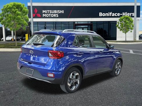 Used 2024 Hyundai Venue SEL FWD image 4