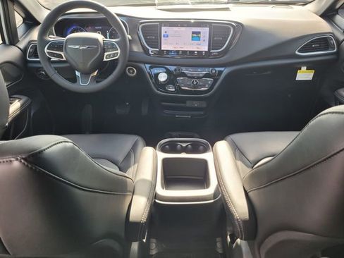 New 2026 Chrysler Voyager LX image 14