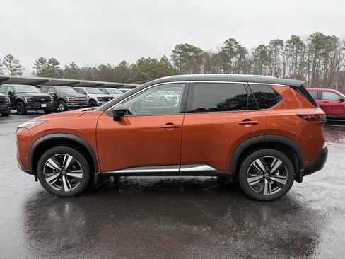 Used 2021 Nissan Rogue Platinum image 2