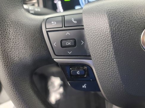 Used 2025 Toyota Camry LE image 28