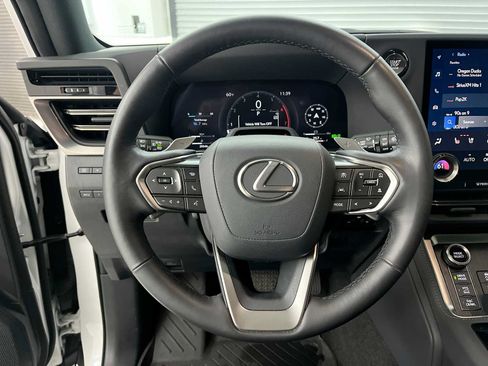 Used 2024 Lexus GX 550 AWD/4WD image 17