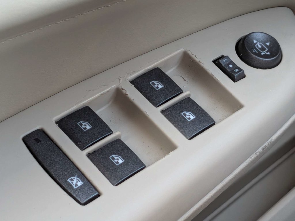 Used 2010 Cadillac SRX Luxury FWD image 24