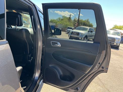 Used 2017 Jeep Grand Cherokee Altitude RWD image 34