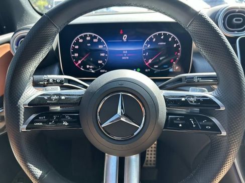 Used 2025 Mercedes-Benz GLC 300 4MATIC image 33