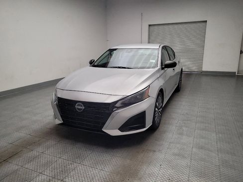 Used 2024 Nissan Altima 2.5 SV FWD image 15