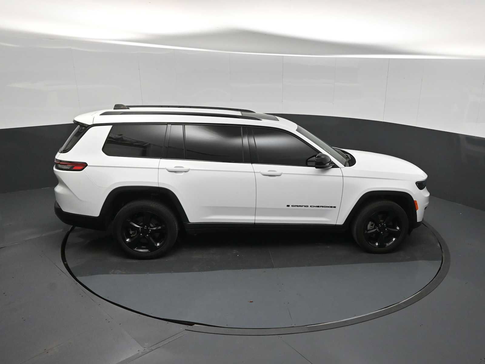 Used 2023 Jeep Grand Cherokee L Laredo AWD/4WD image 27