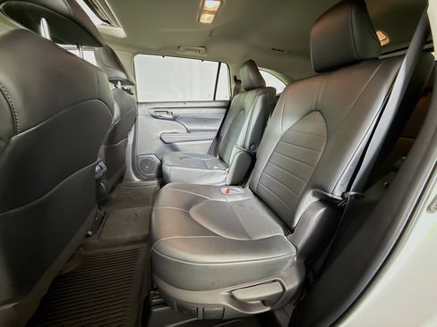 Certified 2022 Toyota Highlander XLE image 23