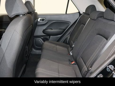 Used 2024 Hyundai Venue SEL image 17