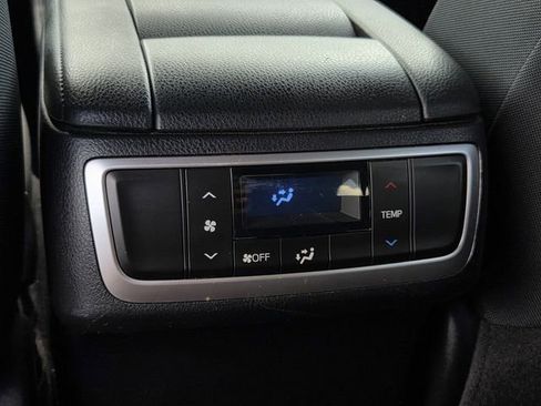 Used 2019 Toyota Highlander LE FWD image 17