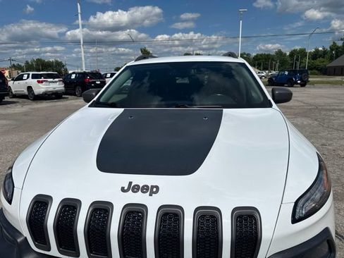 Used 2014 Jeep Cherokee Trailhawk w/ Leather Interior Group AWD/4WD image 20