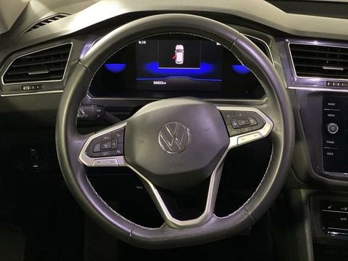 Used 2023 Volkswagen Tiguan SE AWD/4WD image 16