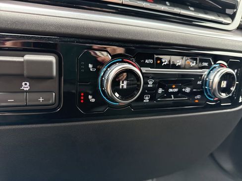 Used 2026 GMC Sierra 1500 SLT image 23