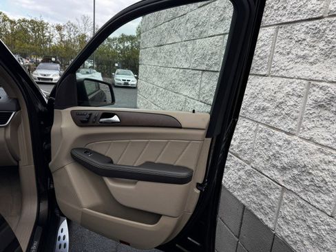 Used 2016 Mercedes-Benz GL 320 BlueTEC 4Matic image 40