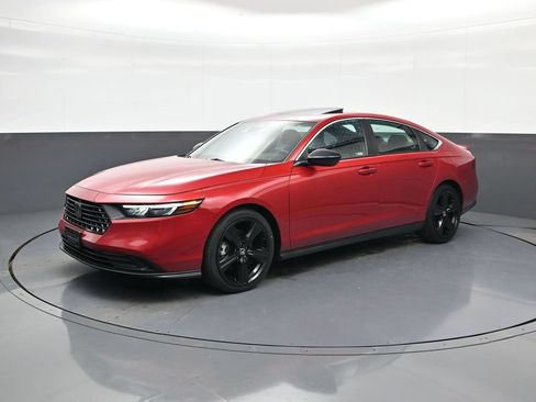 Used 2023 Honda Accord Sport image 4