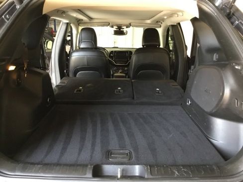 Used 2019 Jeep Cherokee Limited image 45