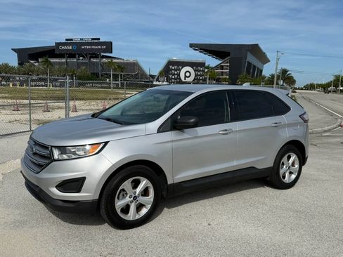 Used 2018 Ford Edge SE image 2