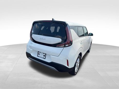 Used 2025 Kia Soul LX FWD image 5
