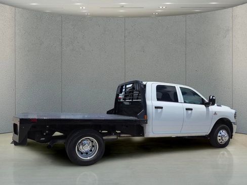 Used 2025 RAM 3500 Tradesman w/ Chrome Appearance Group AWD/4WD image 3