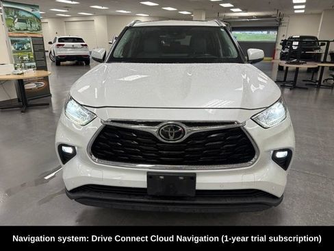 Used 2023 Toyota Highlander Limited AWD/4WD image 2
