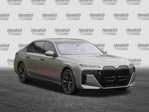 Used 2023 BMW i7 xDrive60 w/ Executive Package 2 AWD/4WD image 2