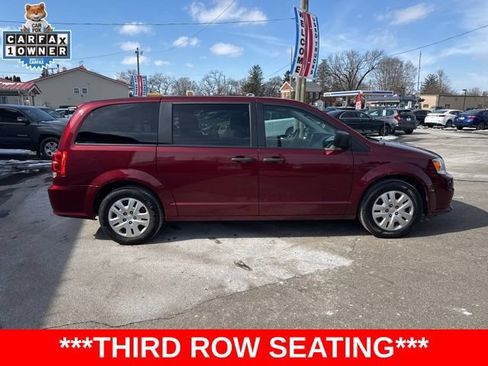 Used 2020 Dodge Grand Caravan SE w/ UConnect Hands-Free Group FWD image 2