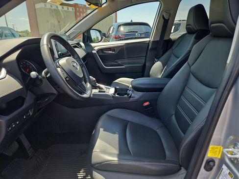 Used 2021 Toyota RAV4 XLE Premium AWD/4WD image 15