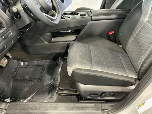 Used 2023 Nissan Rogue SV image 14