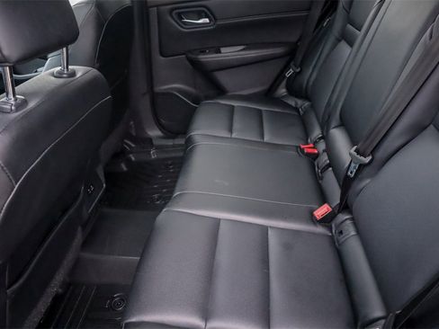 Used 2022 Nissan Rogue SV w/ SV Premium Package image 26