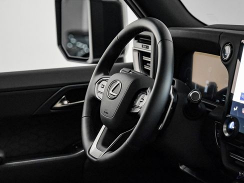 Used 2025 Lexus GX 550 w/ Accessory Package (2T) image 51