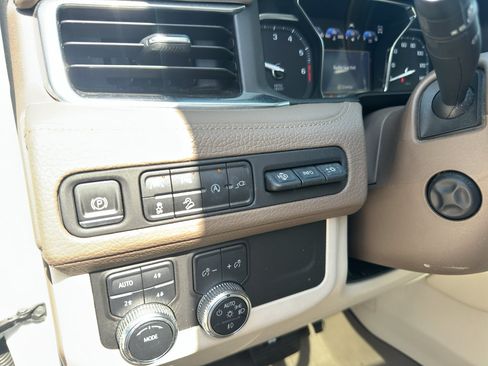 Used 2021 GMC Yukon XL Denali w/ Denali Premium Package AWD/4WD image 24